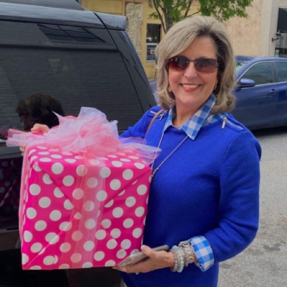 Meet your Posher, Connie